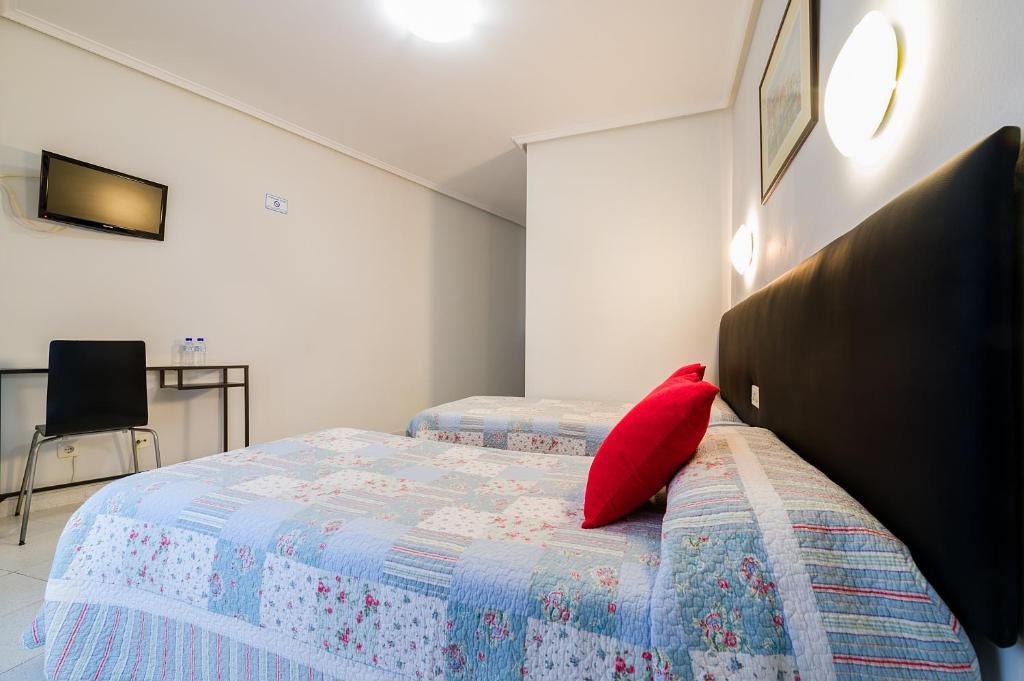 Pension La Mar Castro Urdiales Room photo